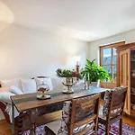 1 - Lockstein Apartment